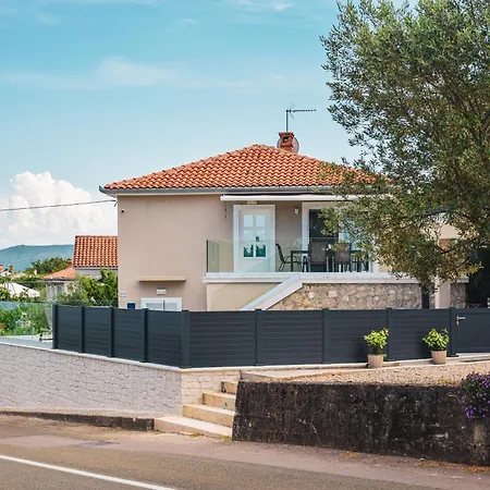 Petra Apartament *